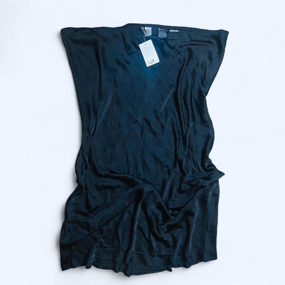 H&M+ Black Crinkle Maxi Skirt – Size XXL with a touch of #grunge charm